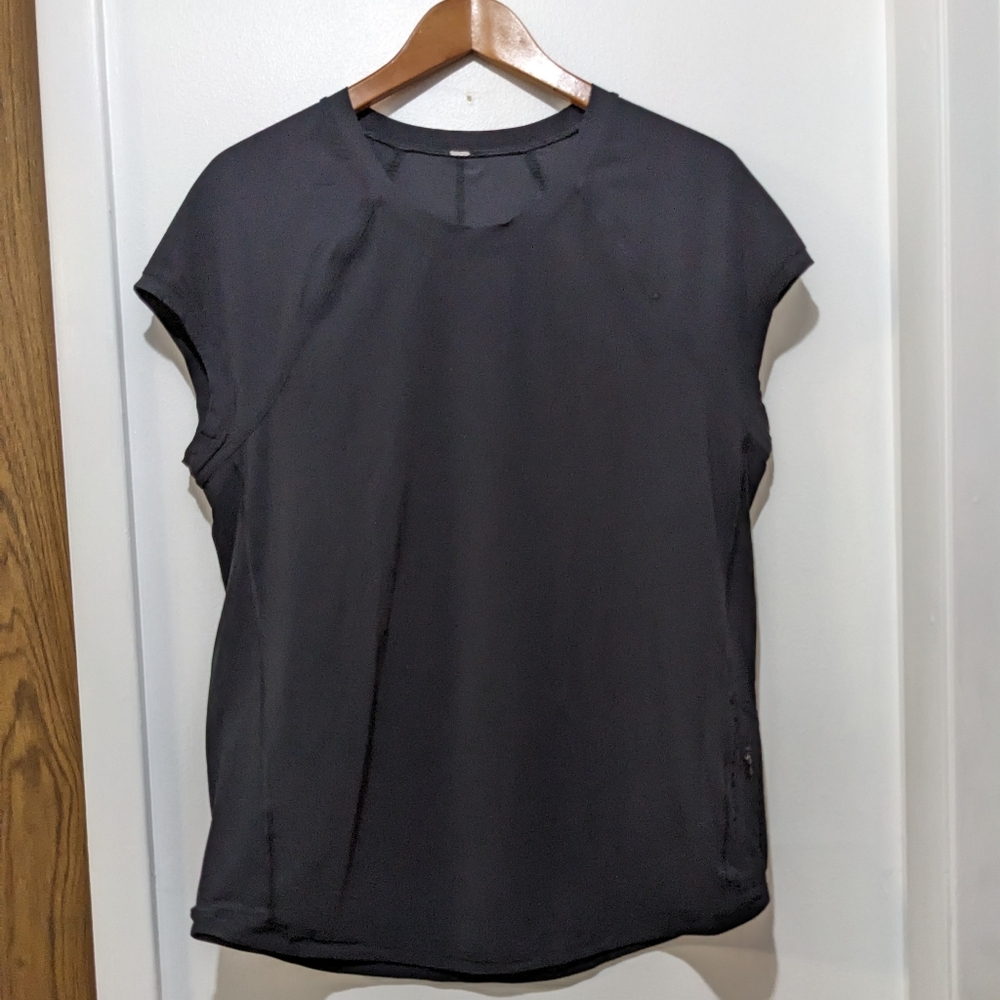 EUC Lululemon Vent-It Tee